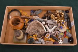 Costume jewellery and other collectables.