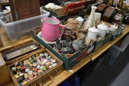 A quantity of household miscellaneous.