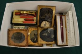 Miscellaneous collectables.