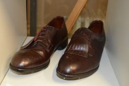An old pair of leather golf shoes, size 11 - 11.5.