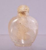 A CHINESE QUARTZ SNUFF BOTTLE AND STOPPER, 5cm.