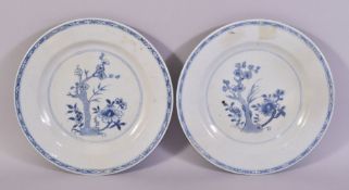 A PAIR OF CHINESE BLUE AND WHITE PORCELAIN PLATES, 22.5cm diameter.