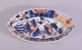 A SMALL JAPANESE IMARI PORCELAIN TRAY, painted with flowers, 14.5cm x 8cm.