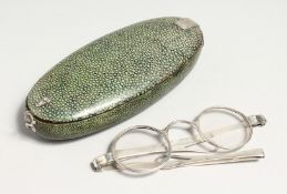 A PAIR OF GEORGIAN SILVER SPECTACLES in a shagreen case. Case 5.5ins long.