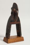 A TRIBAL WOODEN PULLEY BIRD'S HEAD. 7.5ins.