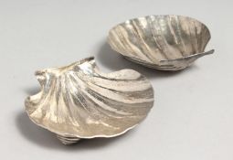 A PAIR OF SILVER .900 SHELL DISHES.