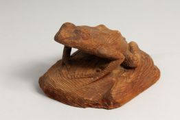 A WOODEN CARVING OF A FROG. 7ins long