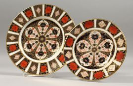 A ROYAL CROWN DERBY PLATE, 9ins diameter and a small plate 7ins diameter, both pattern 1128.