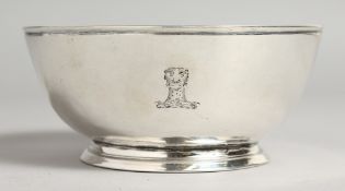 A GEORGE I IRISH CIRCULAR BOWL by Thomas bolton. 4.75cm diameter, Dublin 1715.