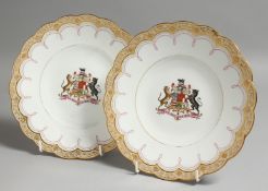 A PAIR OF ARMORIAL PLATES 'UN DIEU UN NOY'. 8ins diameter.