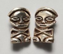 A PAIR OF AFRICAN FIGURE EAR RINGS
