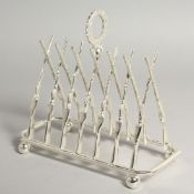 A SILVER PLATED NOVELTY CROSSED RIFELS TOAST RACK