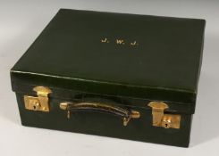 A GOOD ELKINGTON GENTLEMAN'S LEATHER SUITCASE with silver top bottles , mirror, shoe horn and