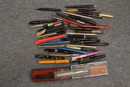 A quantity of pens.