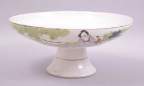 A CHINESE PORCELAIN PEDESTAL DISH / FRUIT BOWL, painted with two seated figures next to a tree, 23cm