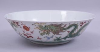 A CHINESE FAMILLE VERTE PORCELAIN DRAGON BOWL, the exterior painted with two dragons and the flaming