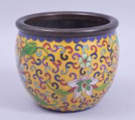 AN EARLY 20TH CENTURY CHINESE YELLOW GROUND CLOISONNE JAR, the exterior with lotus decoration,