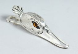 A PLATED DUCK LETTER CLIP