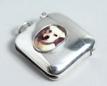 A SILVER 1916 DOG'S HEAD VESTA