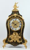 A 19TH CENTURY FRENCH BOULLE MANTLE CLOCK, with eight day movement striking on a bell, enamelled
