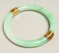 A GOOD JADE AND GOLD BANGLE