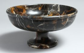 AN ITALIAN VENUS MARBLE CIRCULAR TAZZA. 8.5ins diameter.