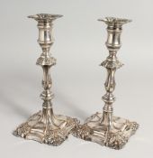 A PAIR OF OLD SHEfFIELD PLATE CANDLESTICKS. 9ins high.