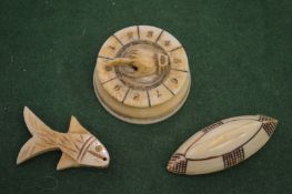 Various decorative items.