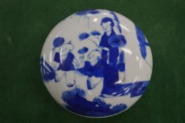A Chinese blue and white circular box and cover.