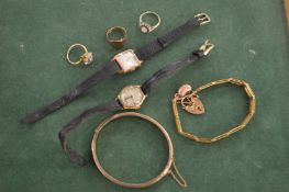 Gold jewellery, decorative rings, ladies' wristwatches etc.