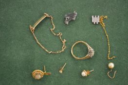 A small group of jewellery.