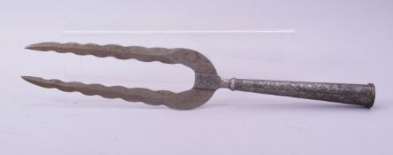 A LARGE 19TH CENTURY INDO PERSIAN SILVER INLAID STEEL SPEAR HEAD, 45cm long.