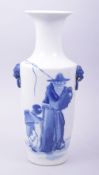 AN EARLY 20TH CENTURY BLUE AND WHITE PORCELAIN TWIN HANDLE VASE, the body painted with a figure