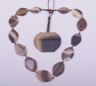 A GOOD AGATE NECKLACE, together with an agate pendant on string necklace.