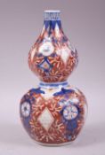 A SMALL IMARI STYLE SAMSON GOURD SHAPE PORCELAIN VASE, painted with motifs in the imari palette with