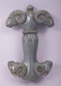 AN INDIAN CARVED JADE DOUBLE RAMS HEAD MUGHAL STYLE HILT, with double rams head to the top and base,