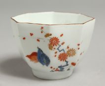 AN 18TH CENTURY MEISSEN OCTAGONAL TEA BOWL painted in kakiemon style with two quails under a brown