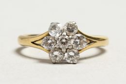 AN 18CT GOLD AND DIAMOND CLUSTER RING