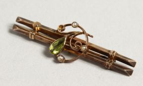 A 9CT GOLD PERIDOT AND PEARL BROOCH.