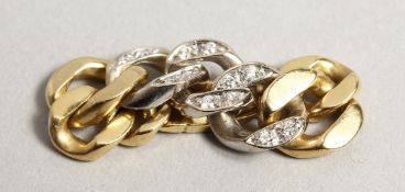 AN 18CT GOLD DIAMOND SET CHAIN LINK RING
