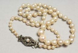 A VINTAGE GRADUATED PEARL NECKLACE
