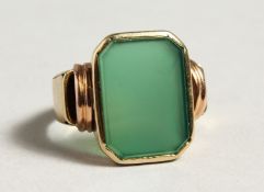 A GOLD ONYX SIGNET RING