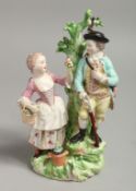 AN 18TH CENTURY DERBY FINE GROUP OF A HUNTER AND A COMPANION.