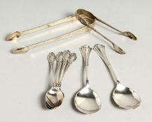 A PAIR OF GEORGE III SUGAR TONGS AND SUNDAY SPOONS.