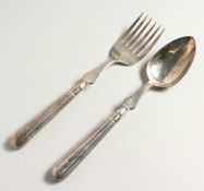 A PAIR OF GEORGE III SILVER SALAD SERVERS. London 1801, maker William Ely & Fearn.