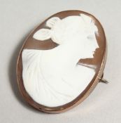 A VICTORIAN OVAL CAMEO BROOCH.