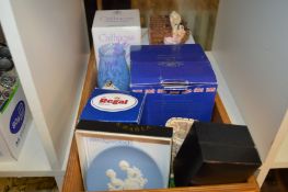 Collectable china and glassware.