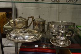 Various plated items.