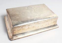 A LARGE SILVER, THREE DIVISION, TABLE CIGARETTE BOX, 11.5ins long, with cedarwood liner, London,
