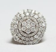 A 9CT GOLD AND DIAMOND CLUSTER RING.